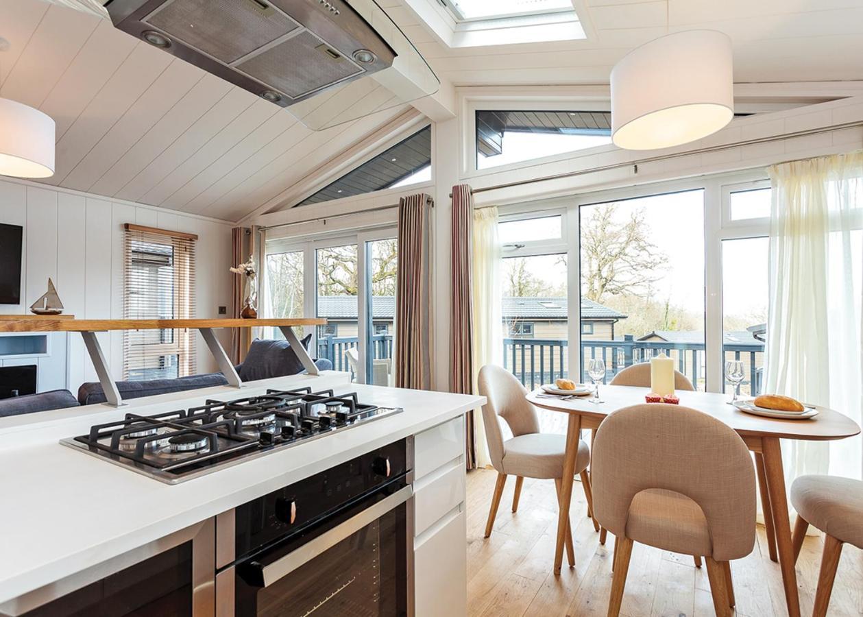 Woodside Bay Lodge Retreat Wootton Bridge  Esterno foto