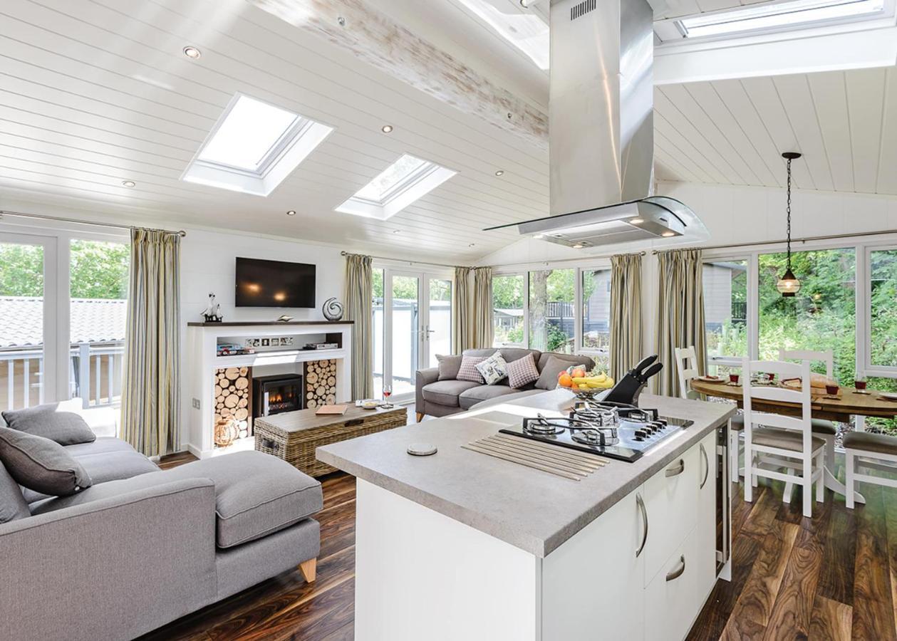 Woodside Bay Lodge Retreat Wootton Bridge  Esterno foto